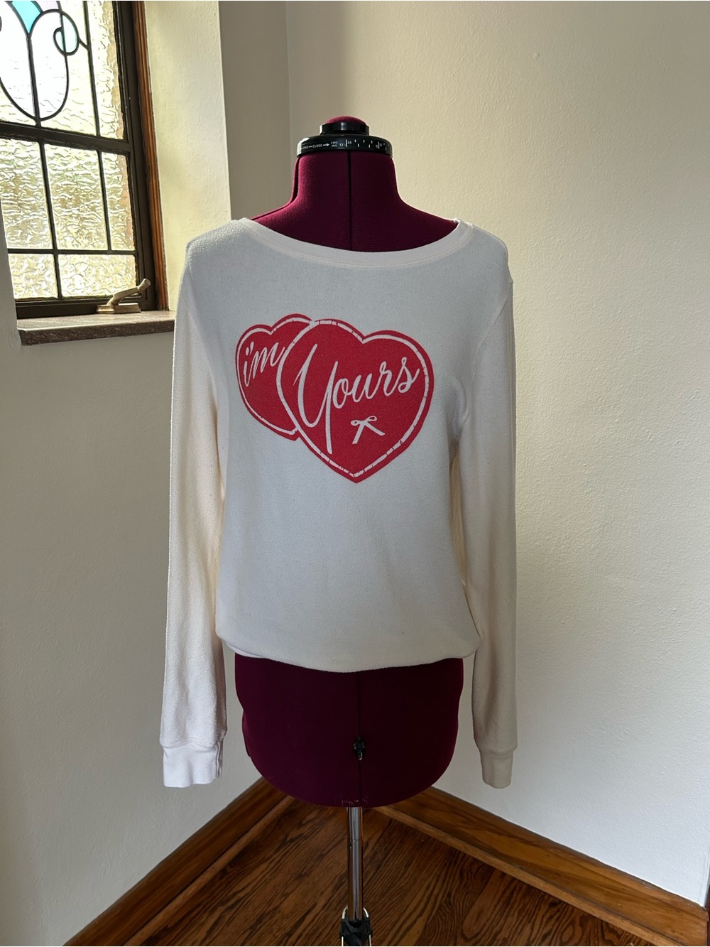 ·Wildfox· Red Hearts Bow I'm Yours White Oversized Sweatshirt Size Small